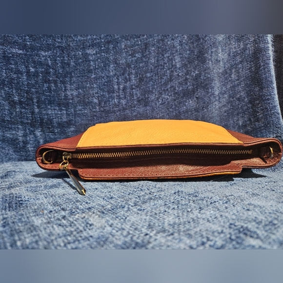 Pour la Victoire Leather Pouch Small Bag - Picture 4 of 8